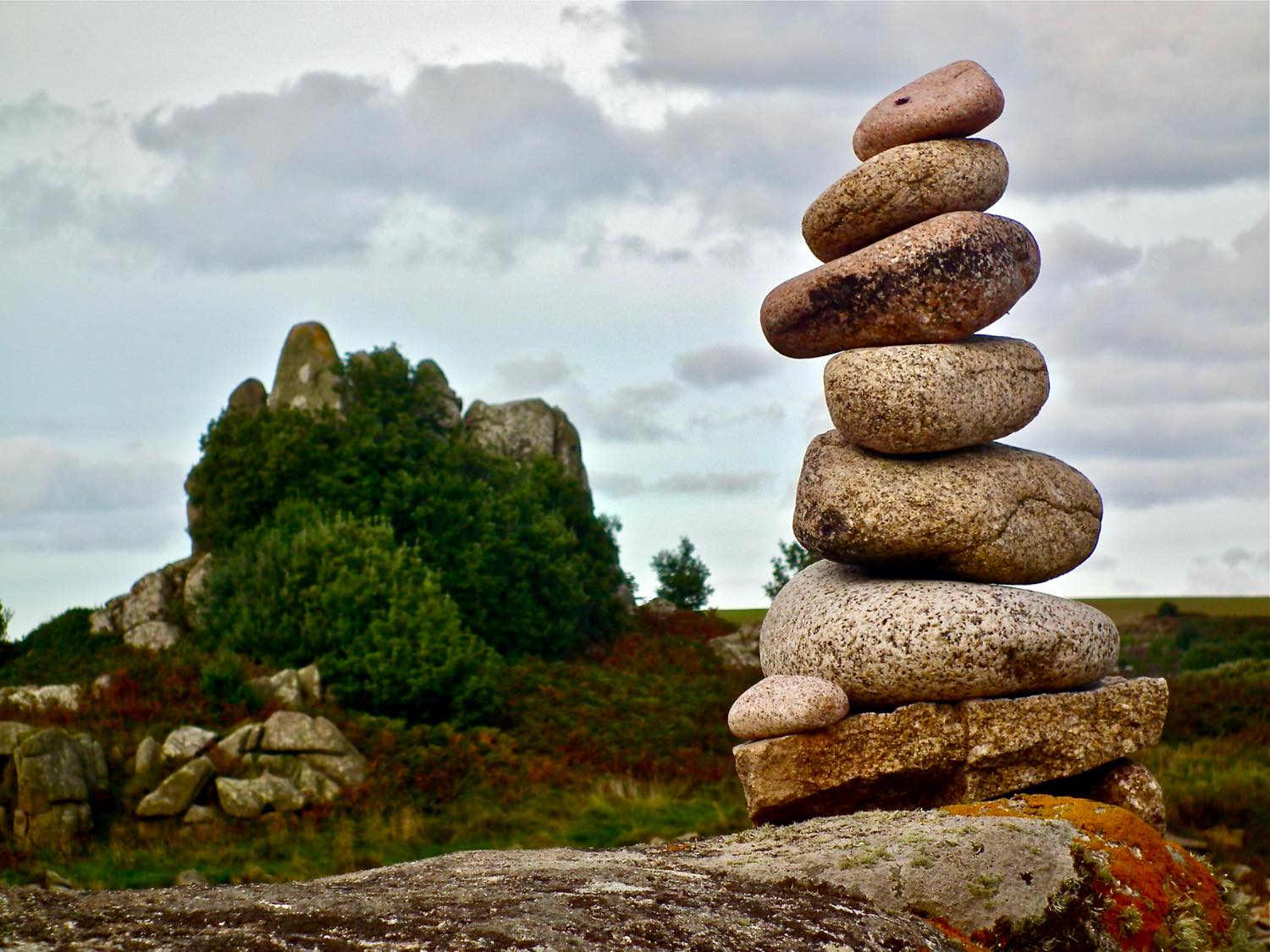 Solve Stone Towers jigsaw puzzle online with 99 pieces
