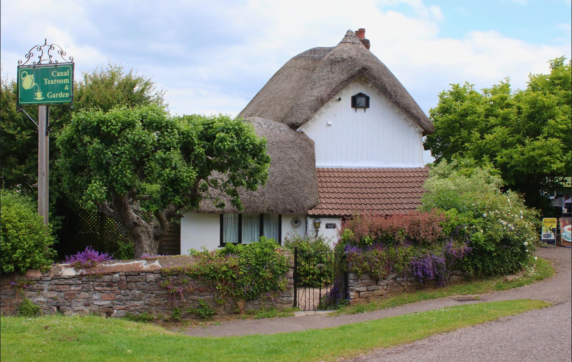 Solve Lime Kiln Cottage. Tiverton. Devon. UK. jigsaw puzzle online with