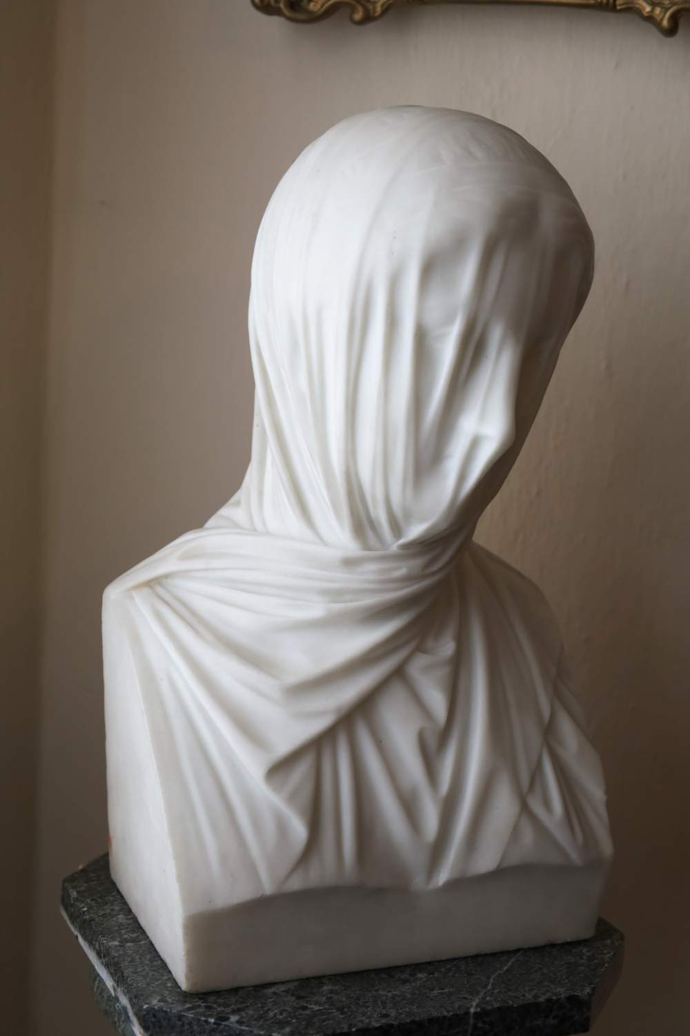 Solve Carrara marble, bust of young woman, Jaroměřice nad Rokytnou