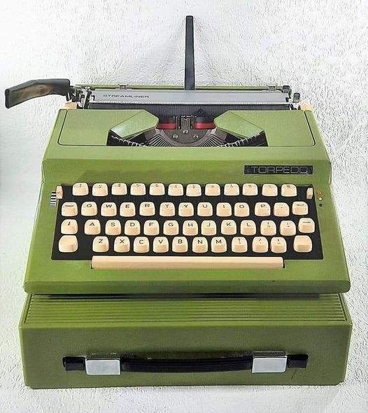 Solve Torpedo Typewriter jigsaw puzzle online with 72 pieces