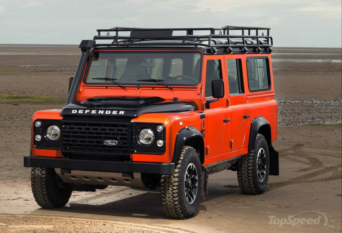 Solve Land Rover Defender jigsaw puzzle online with 88 pieces