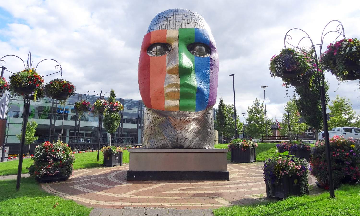 Solve Face of Wigan Sculpture by Rick Kirby (2) jigsaw puzzle online