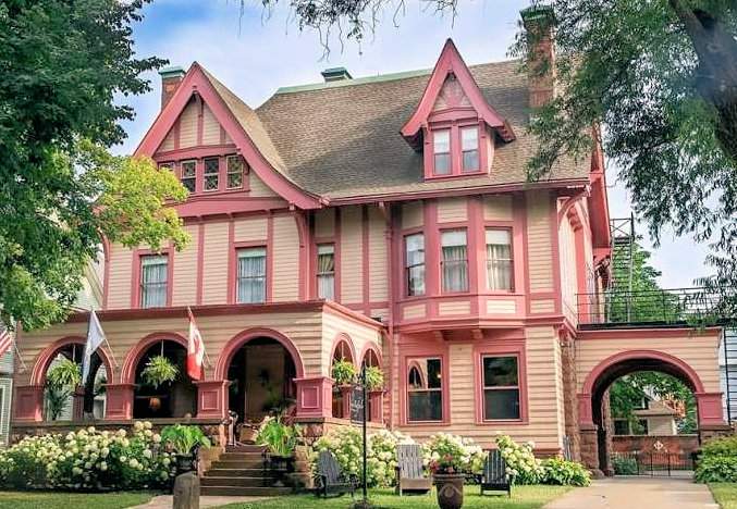 jigsaw-puzzle-1898-victorian-mansion-in-buffalo-new-york-88-pieces