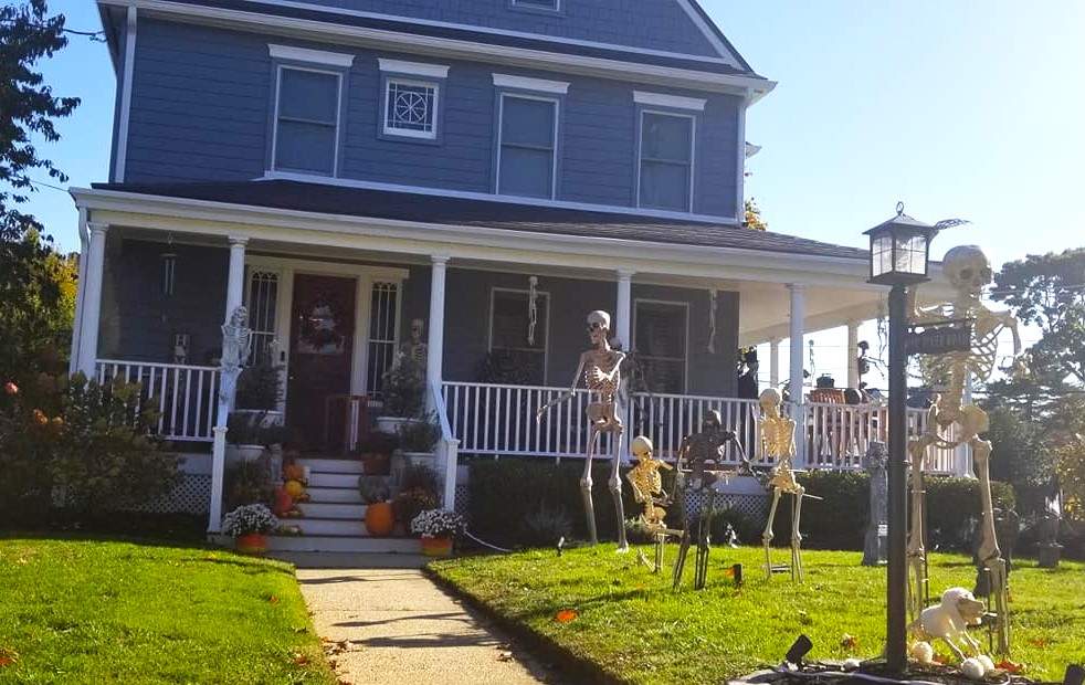 Solve Trick or Treat Skeletons, Fair Haven, NJ jigsaw puzzle online