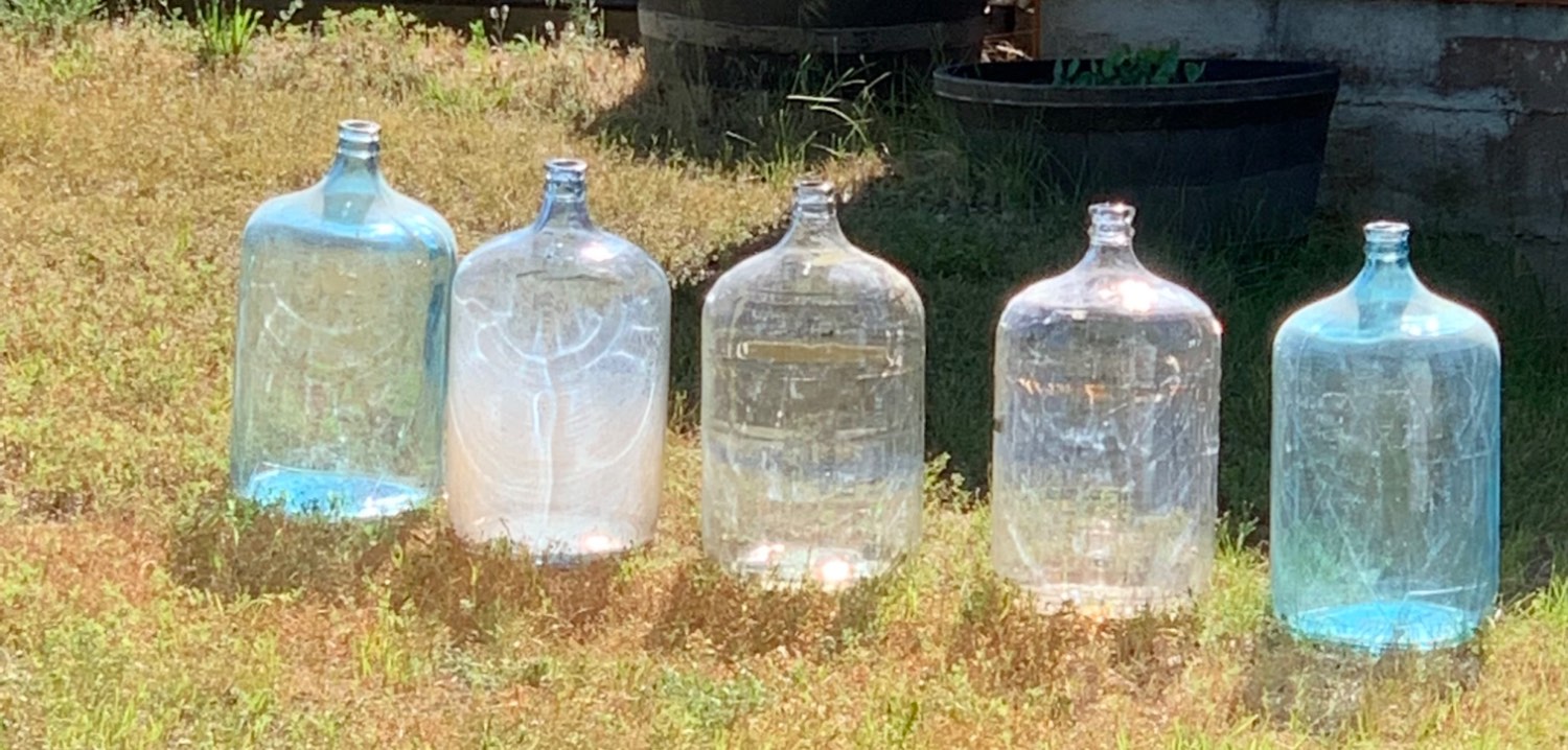 Solve 5 jugs jigsaw puzzle online with 55 pieces