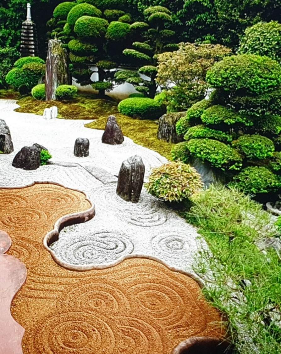 Solve ZEN GARDEN jigsaw puzzle online with 30 pieces