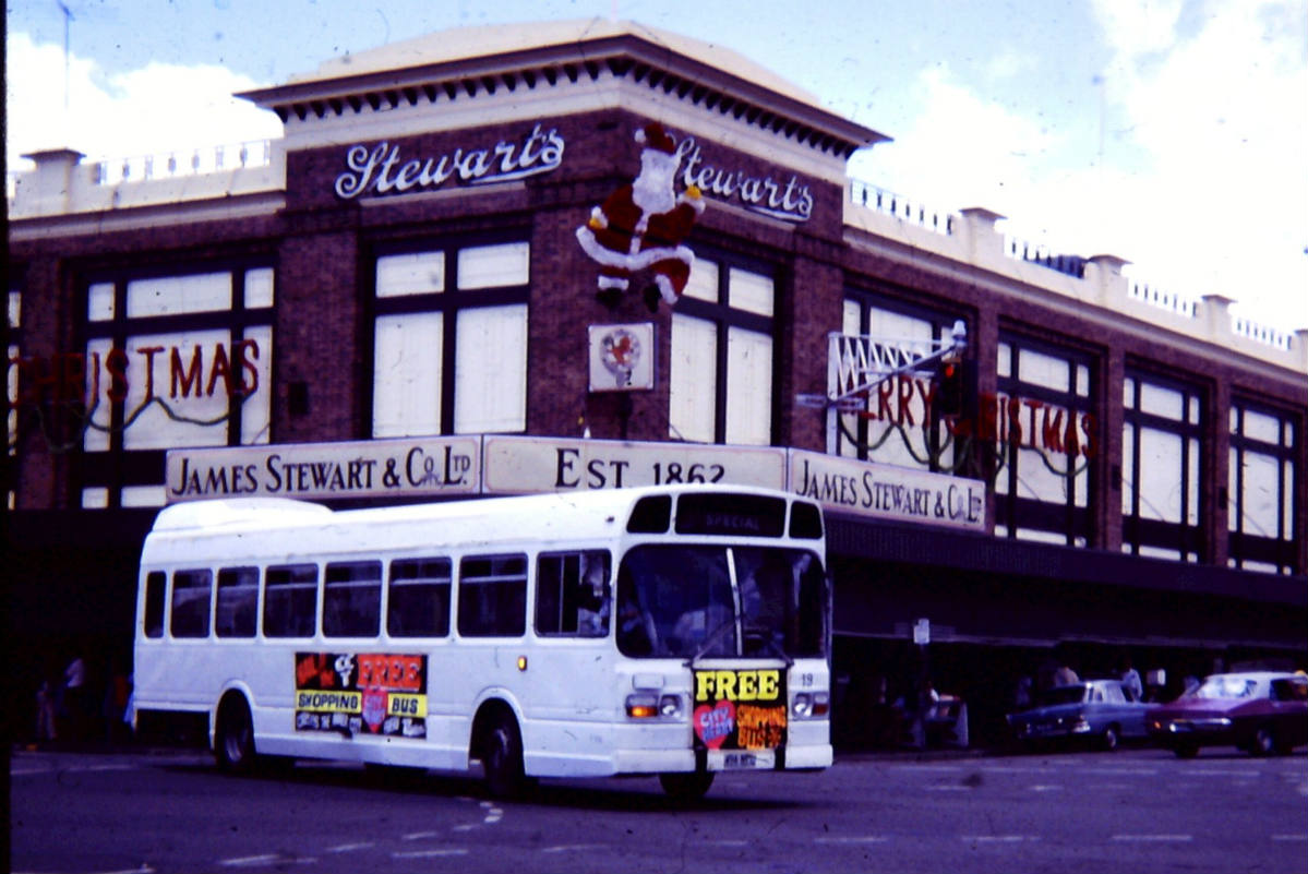 Solve ==THEME==CHRISTMAS==STEWARTS STORE==ROCKHAMPTON== jigsaw puzzle