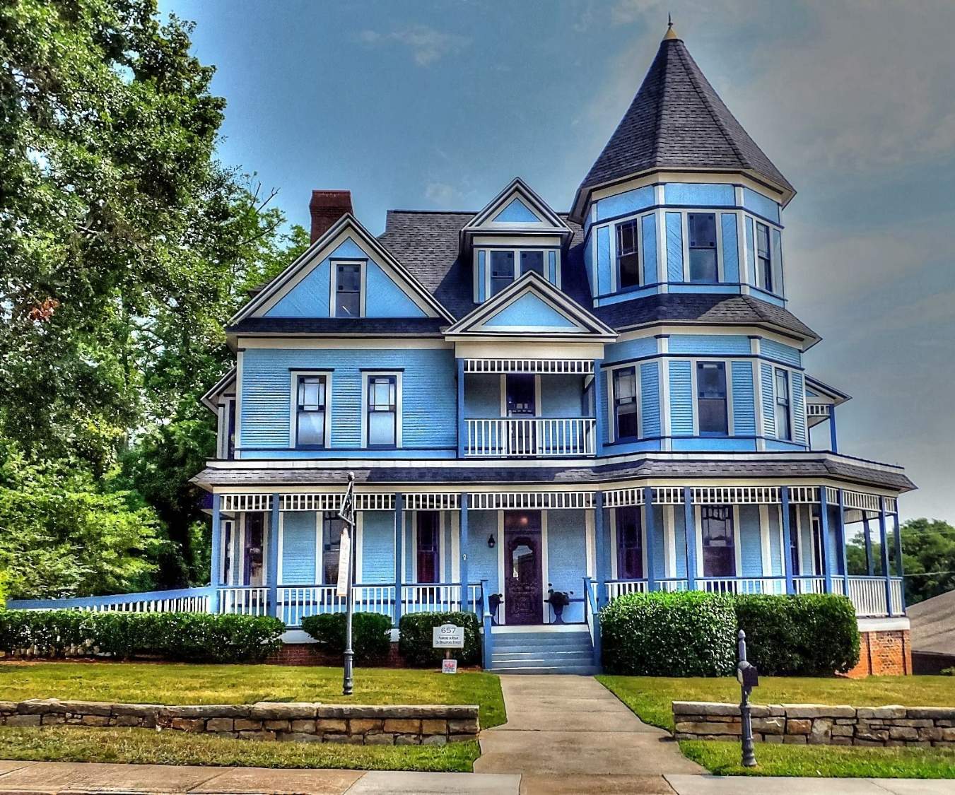 Solve Too much blue! jigsaw puzzle online with 99 pieces