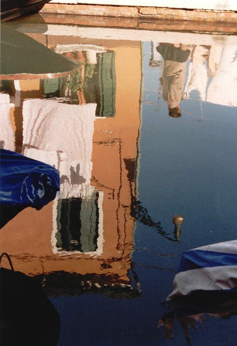 Solve upside down person jigsaw puzzle online with 48 pieces