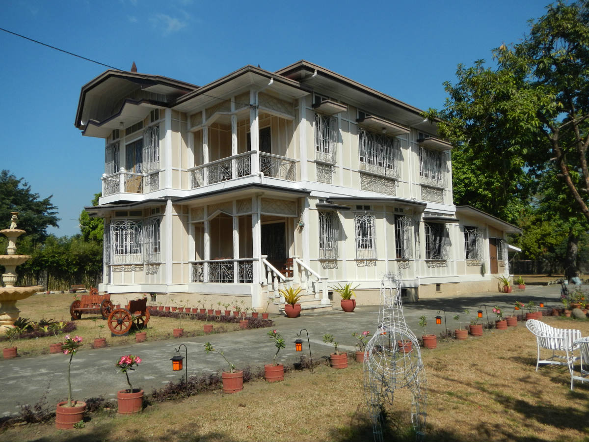 Solve CasanovaAguirre Mansion (Pulilan, Bulacan) jigsaw puzzle online
