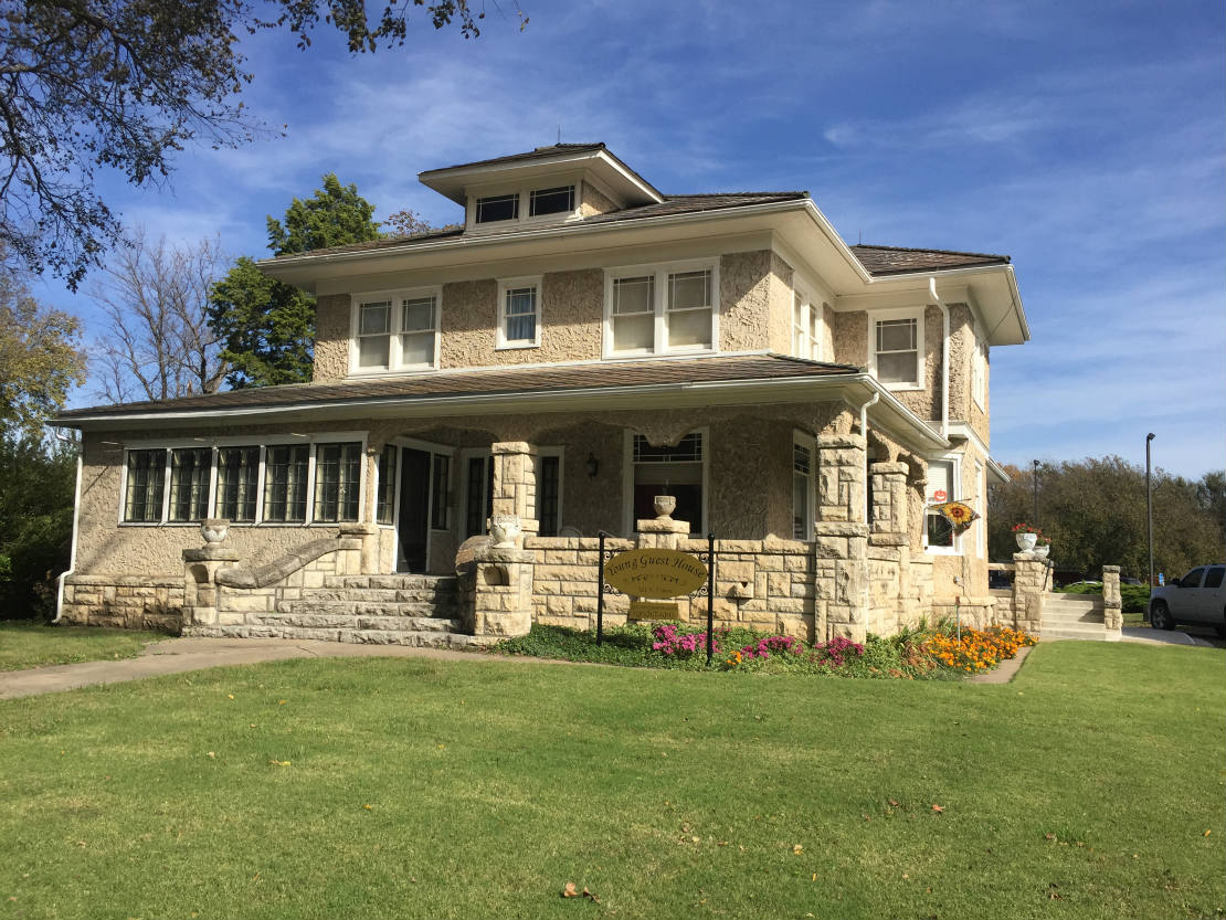 Solve Young Guest House In Council Grove, Kansas jigsaw puzzle online
