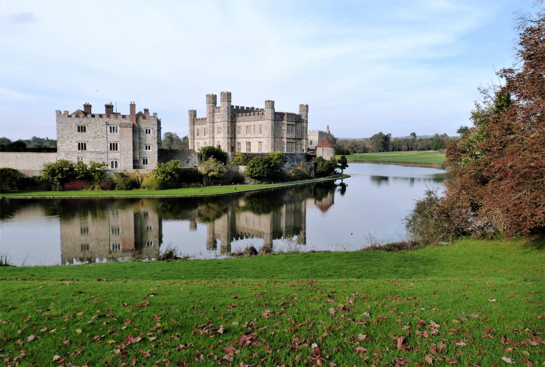 Solve Leeds Castle, Kent jigsaw puzzle online with 150 pieces