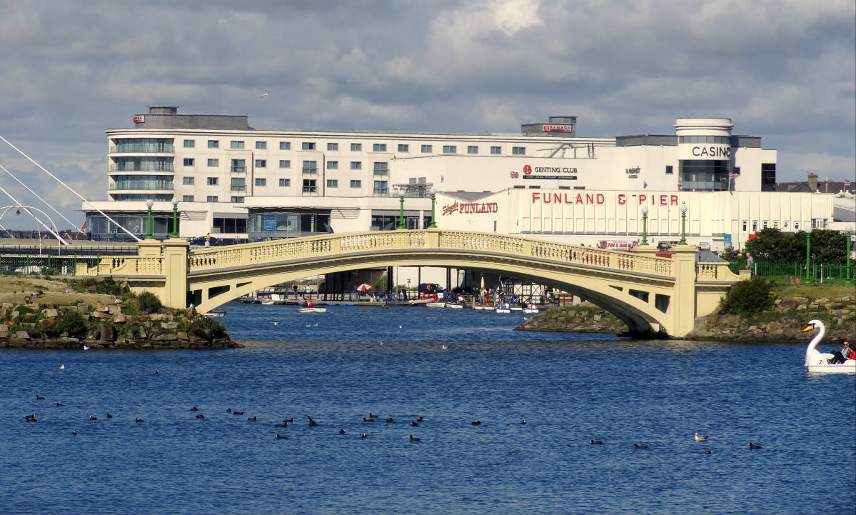 Solve Southport (14) jigsaw puzzle online with 60 pieces