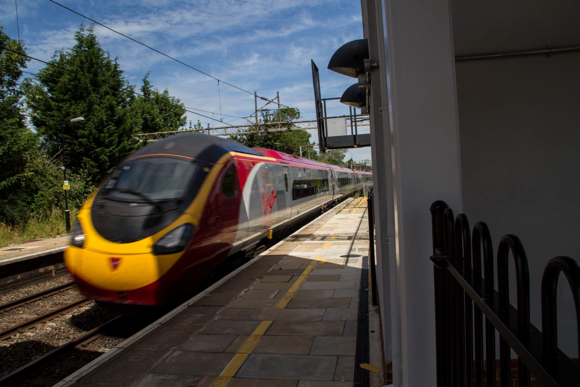Solve leighton buzzard station 10072015 virgin pendaloos passing at speed 04 jigsaw puzzle Solve leighton buzzard station 10072015 virgin pendaloos passing at speed 04 jigsaw puzzle