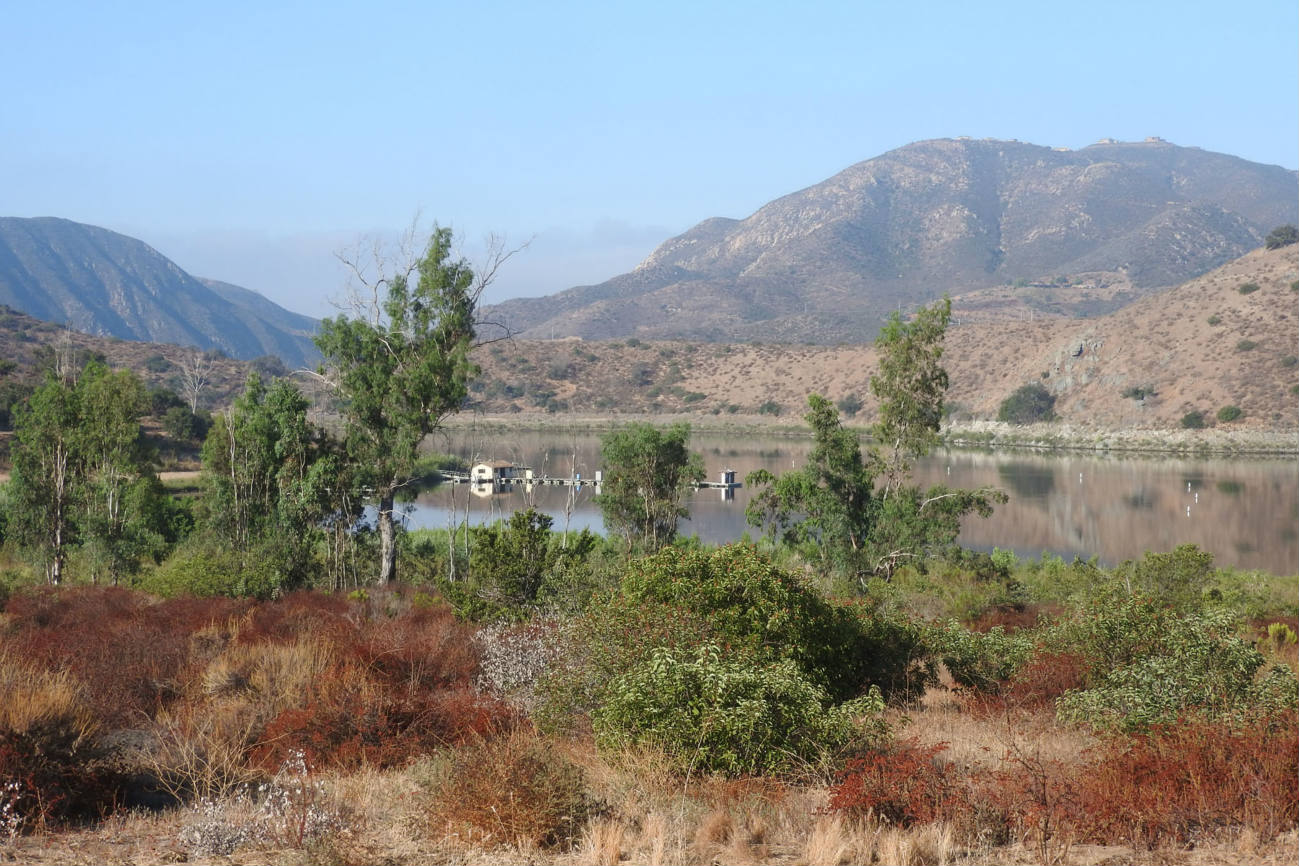 Solve Lake Hodges boat dock, San Diego, California jigsaw puzzle online