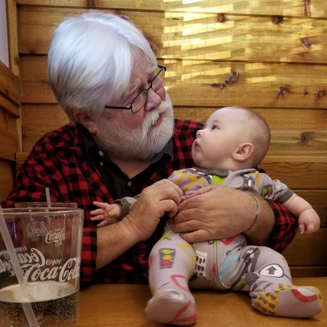 Solve Papa Dan and Zachary jigsaw puzzle online with 81 pieces