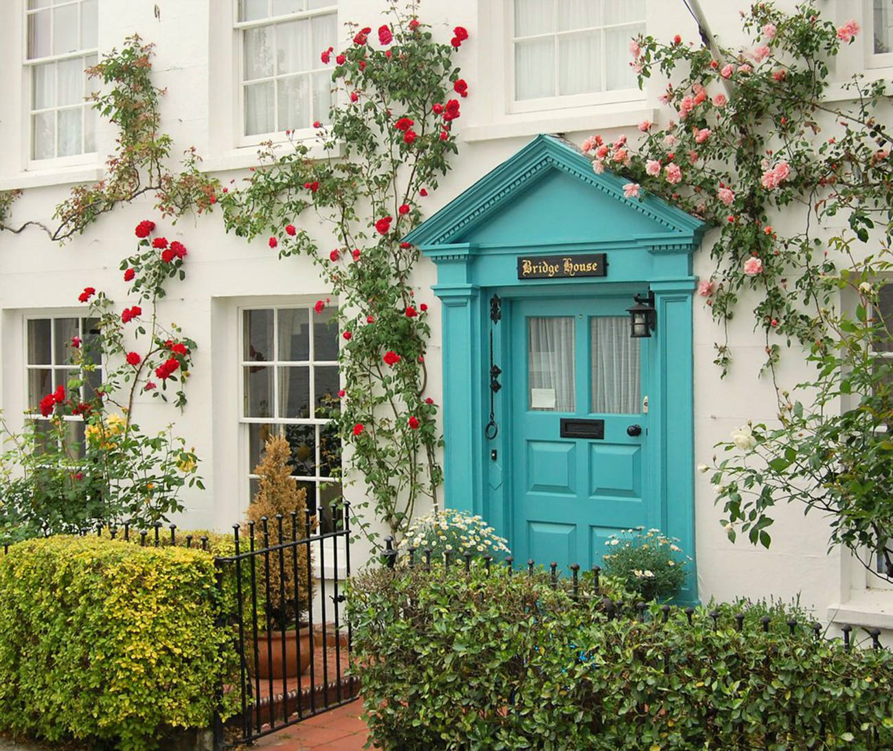 Solve Lewes, East Sussex jigsaw puzzle online with 143 pieces