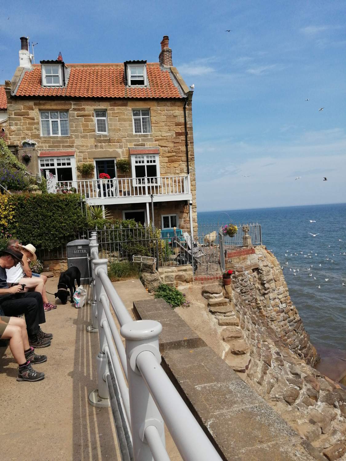 Solve Robin Hood's Bay, North Yorkshire jigsaw puzzle online with 204 ...