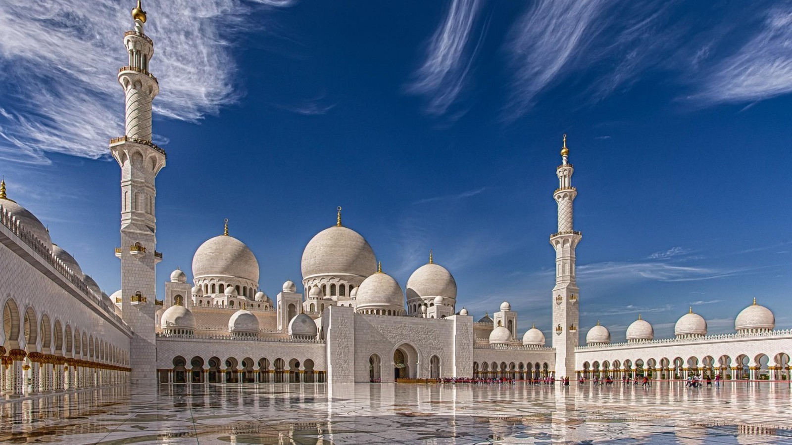 Solve Abu Dhabi, UAE jigsaw puzzle online with 220 pieces