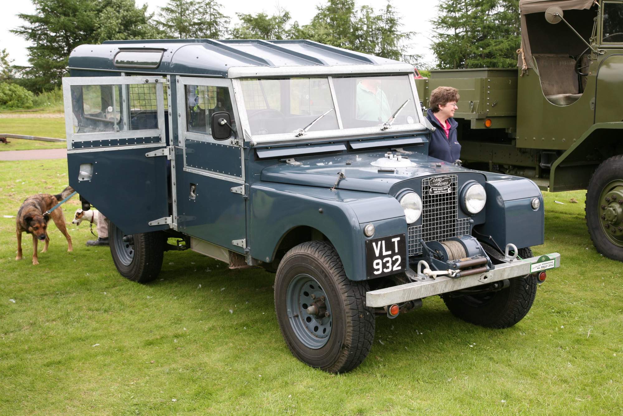 Solve Land Rover Series II jigsaw puzzle online with 216 pieces
