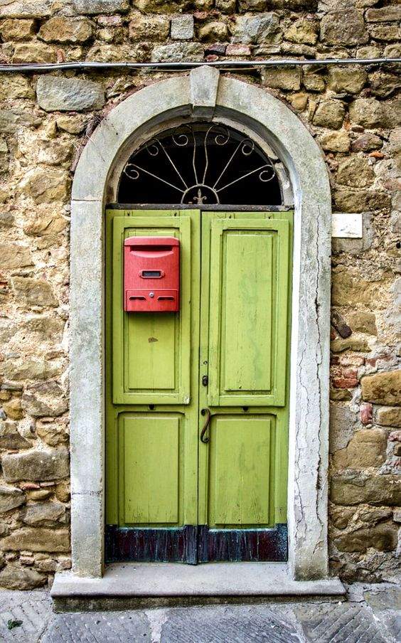 Solve BEAUTIFUL DOOR jigsaw puzzle online with 60 pieces