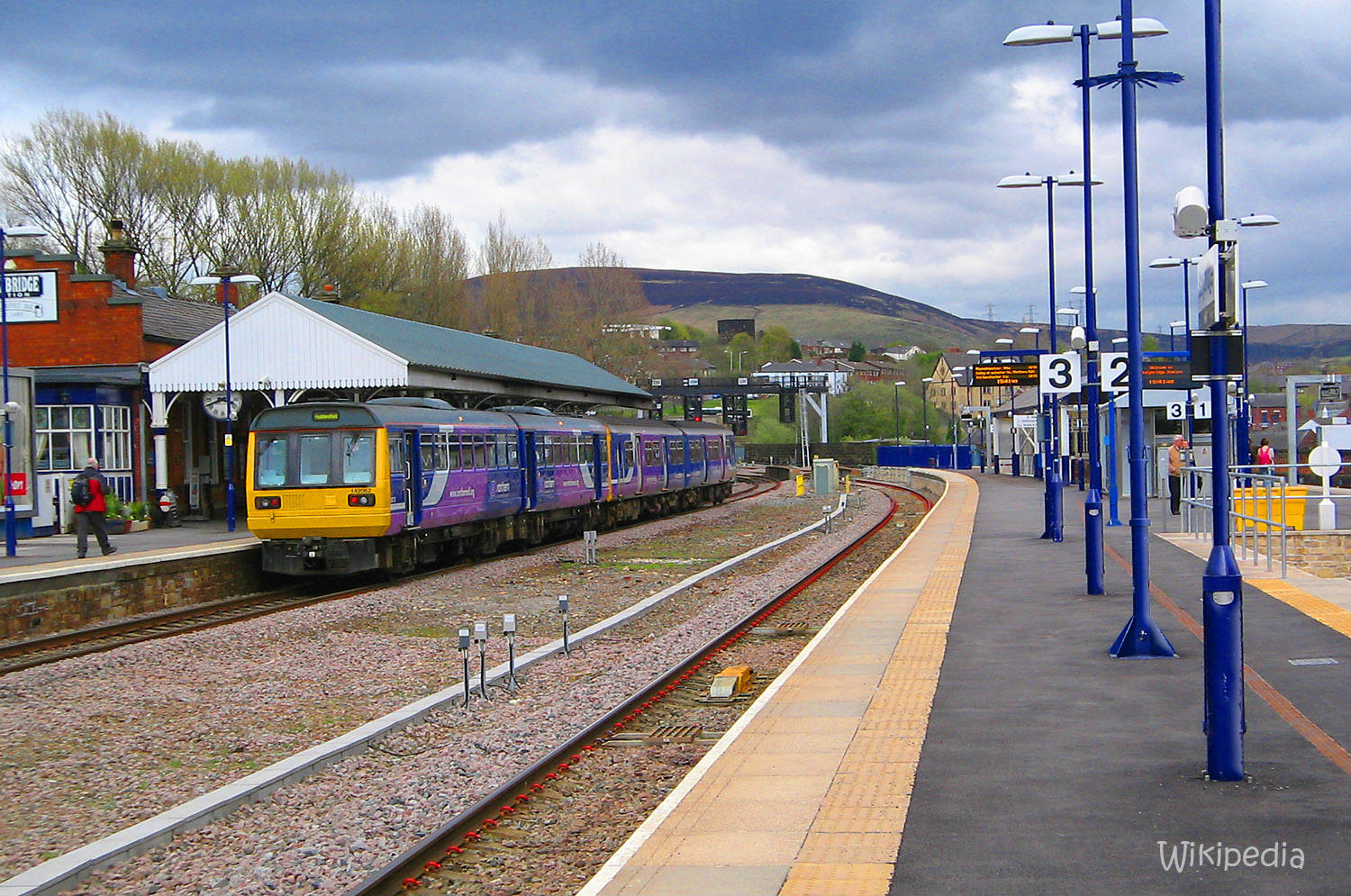Solve Stalybridge Railway Station jigsaw puzzle online with 216 pieces