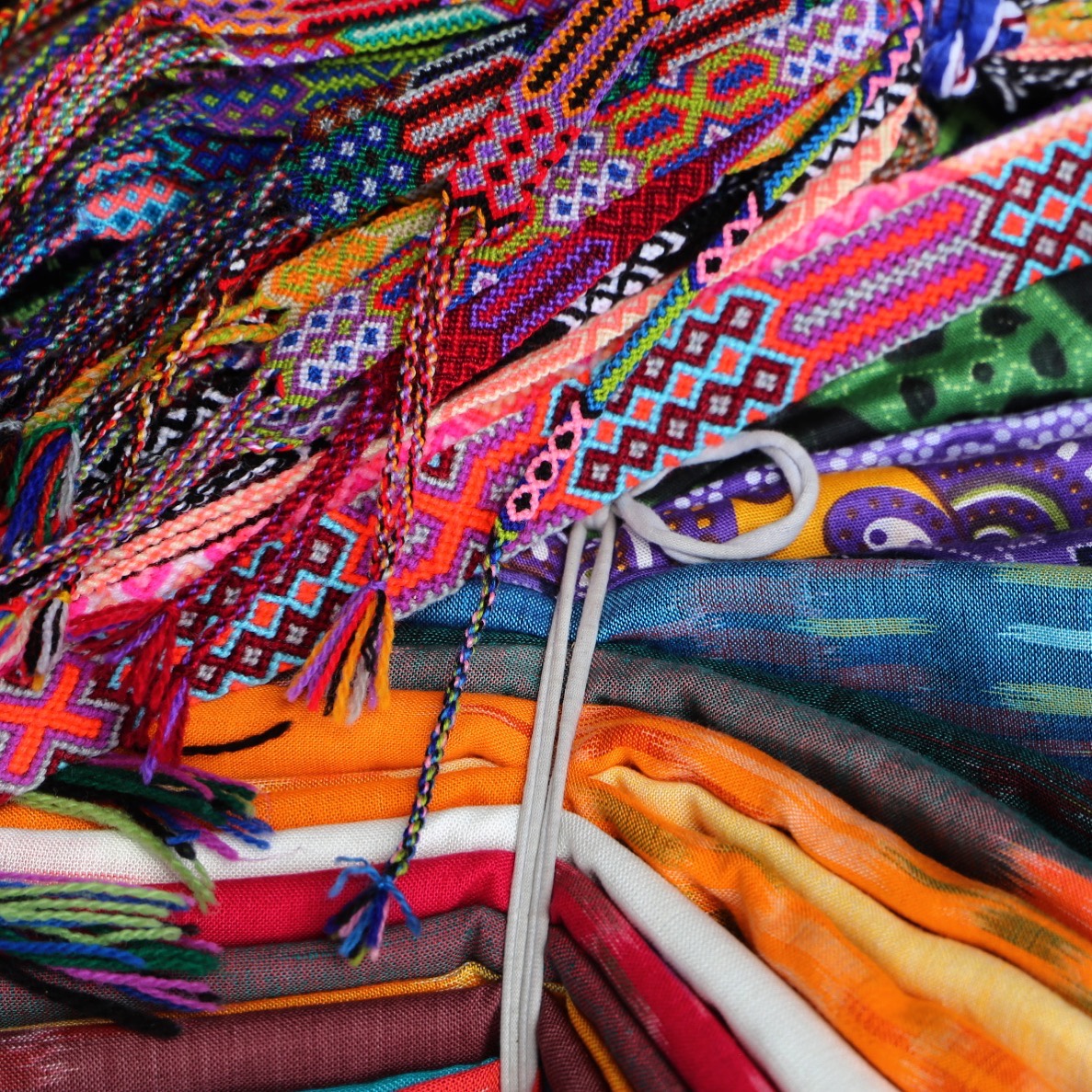 Solve Bali colours jigsaw puzzle online with 324 pieces