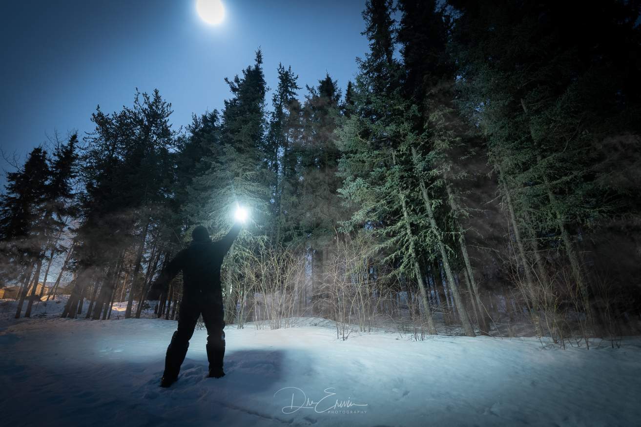 Solve Pinehouse Lake jigsaw puzzle online with 24 pieces