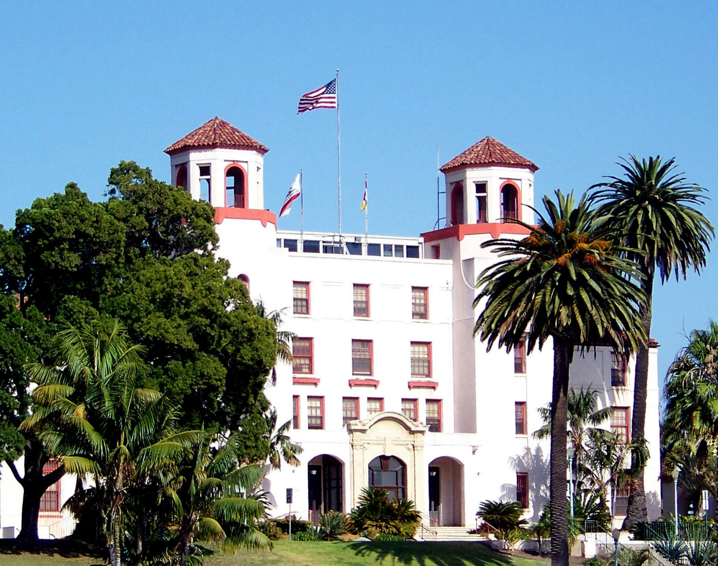 Solve Balboa Park Old Navy Hospital jigsaw puzzle online with 154 pieces