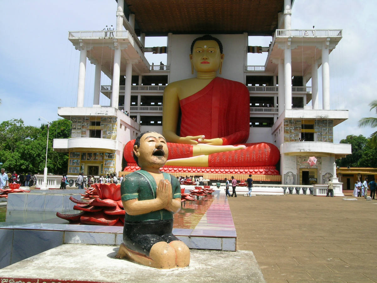 Solve Matara Budhuv chrám (Srí Lanka) jigsaw puzzle online with 108