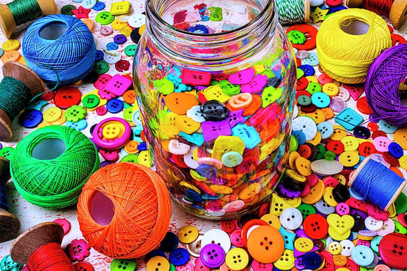 Solve Button & Thread Challenge jigsaw puzzle online with 70 pieces