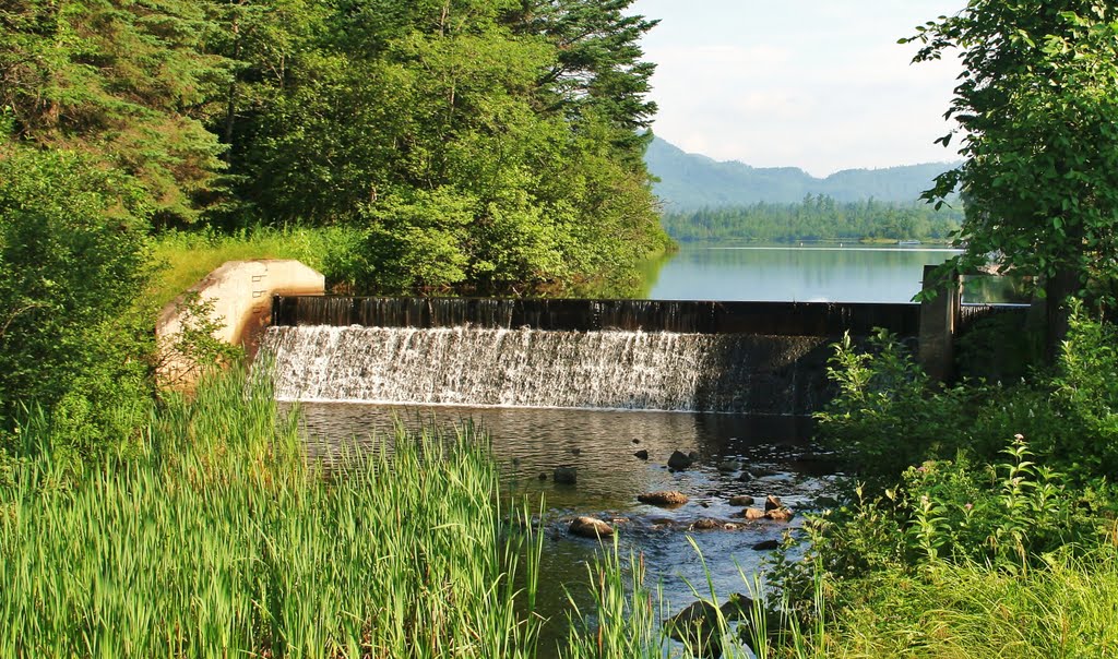 Solve Akers Pond Dam, Errol, NH jigsaw puzzle online with 24 pieces