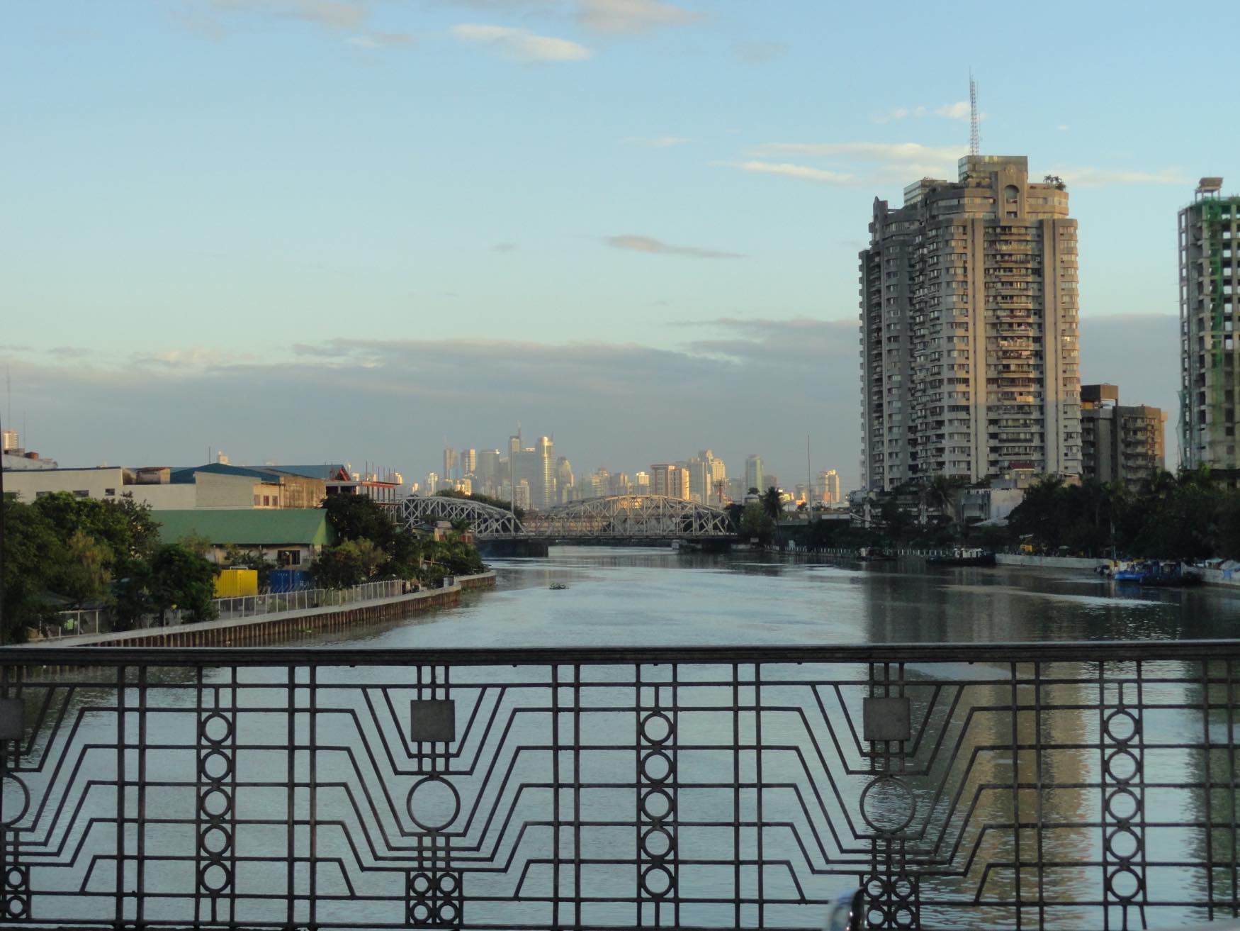 Solve Manila in the Philippines jigsaw puzzle online with 154 pieces