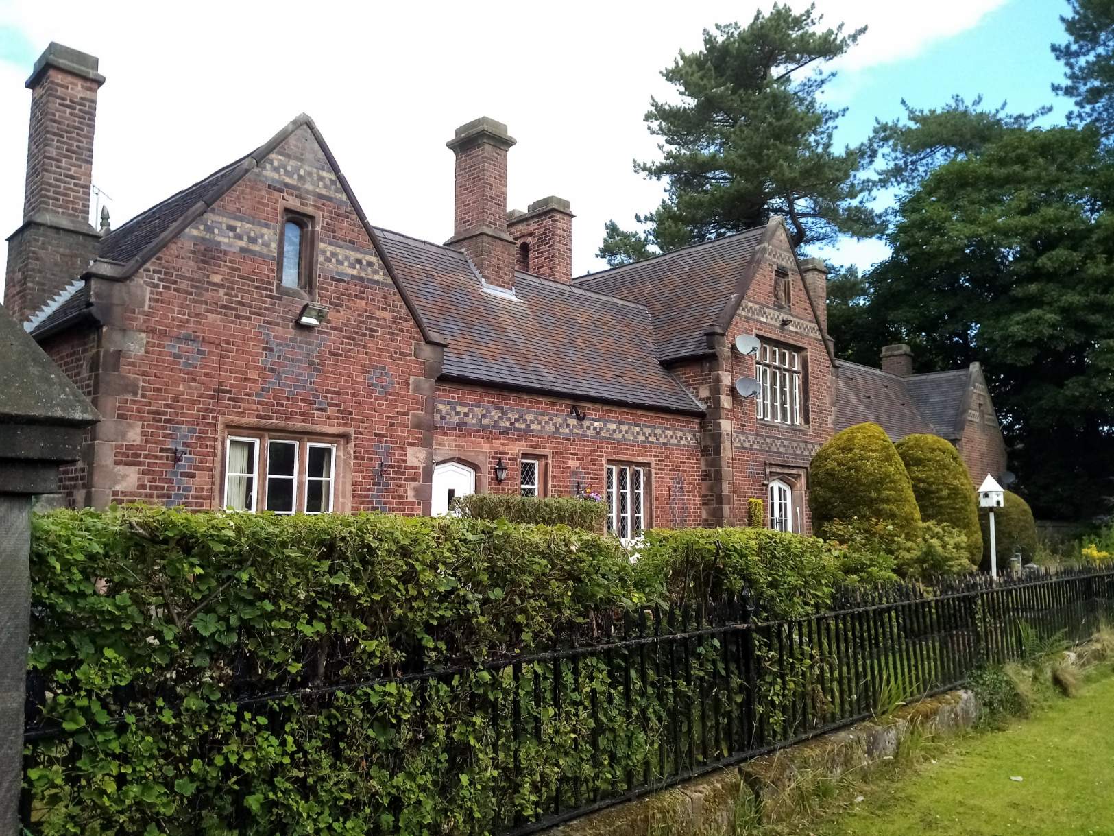 Solve Almhouses Biddulph Grange Park jigsaw puzzle online with 130 pieces