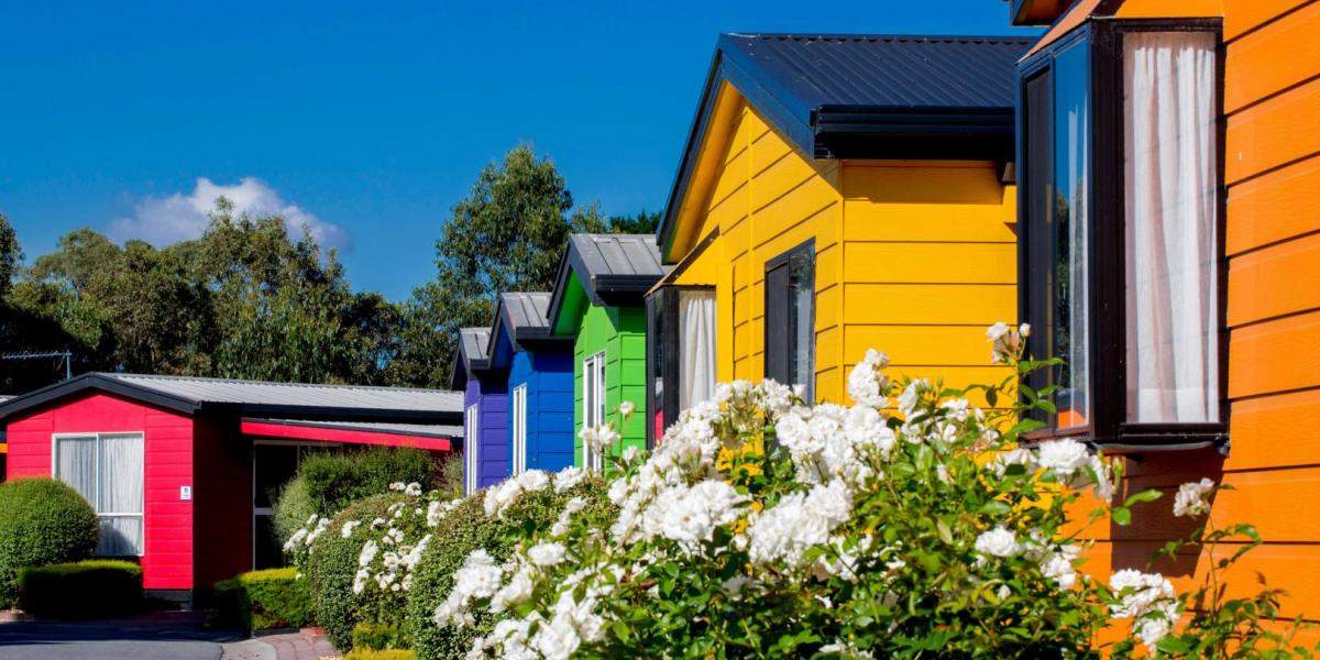 Solve Colorful housing. jigsaw puzzle online with 72 pieces