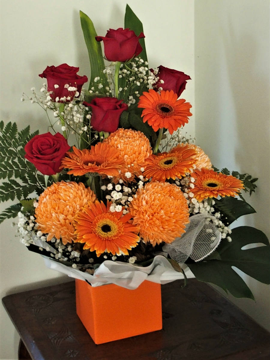 Solve Floral arrangement jigsaw puzzle online with 130 pieces