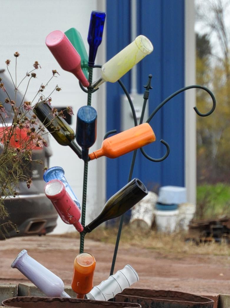 Solve Bottled decorations jigsaw puzzle online with 20 pieces