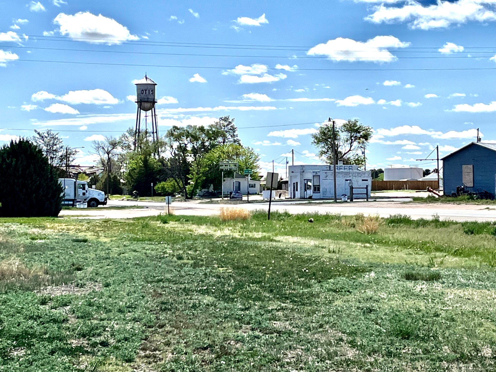 Solve Otis, Colorado, USA jigsaw puzzle online with 300 pieces