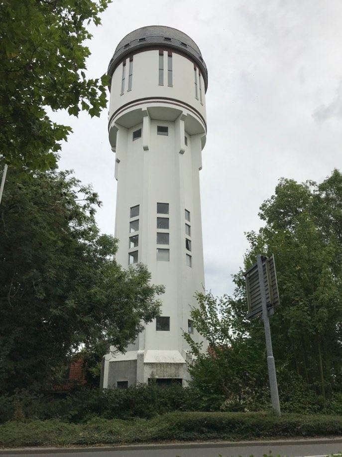 Solve 1738 Water tower Brielle Netherlands jigsaw puzzle online with 12