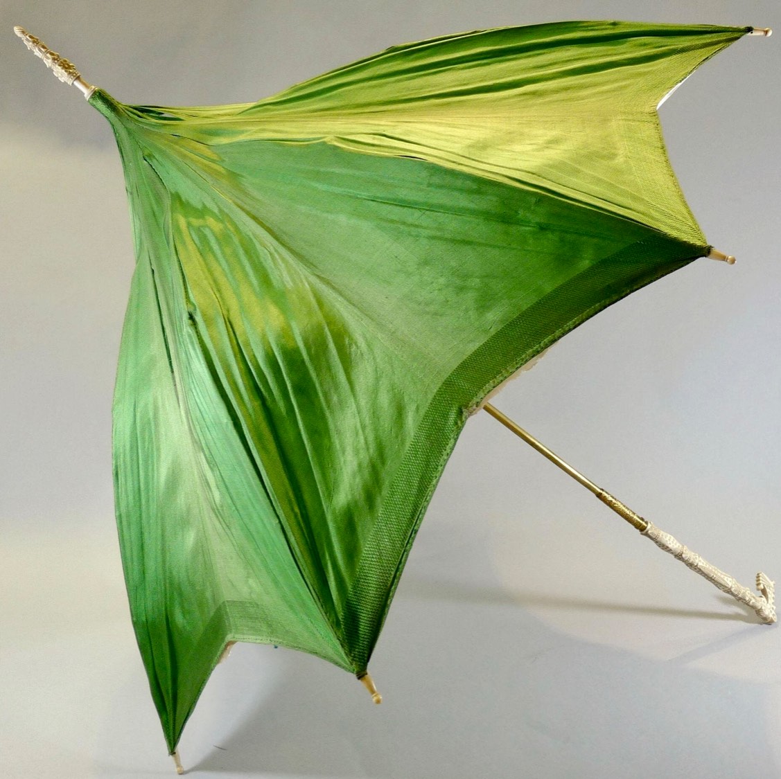 Solve English Parasol, 18201830 jigsaw puzzle online with 64 pieces