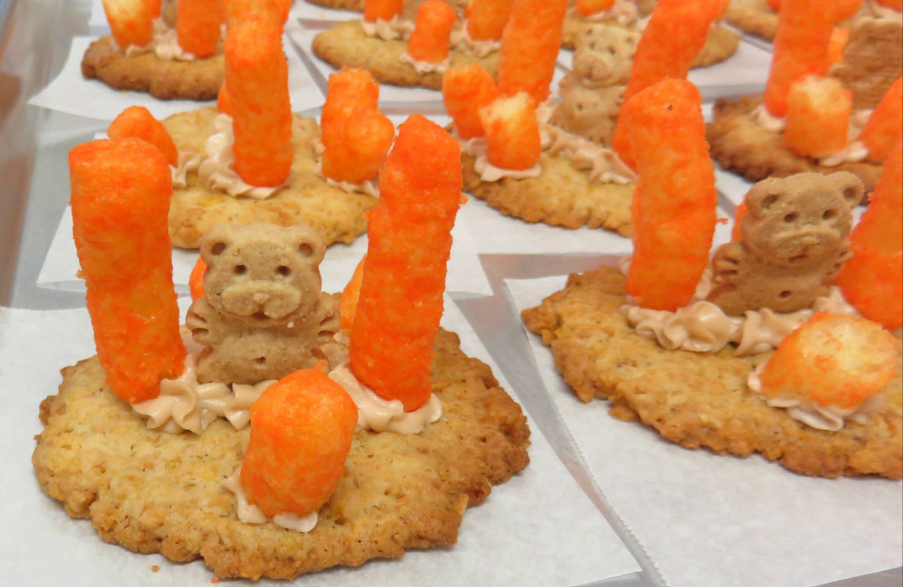 Solve VBS Samson Corn Flake Cookie Snack jigsaw puzzle online with 104