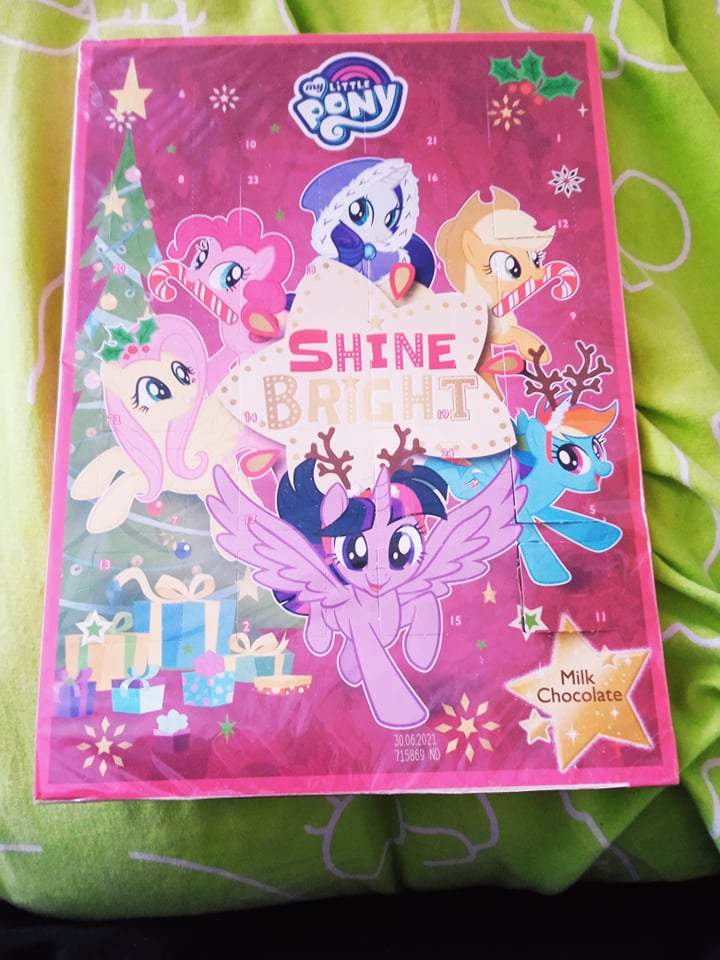 Solve My My Little Pony Advent Calendar jigsaw puzzle online with 20 pieces