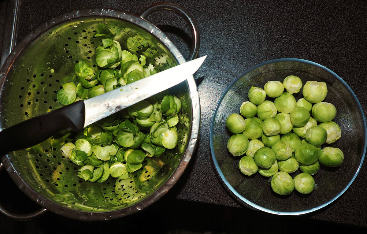 Solve Brussels Sprouts medium jigsaw puzzle online with 96 pieces