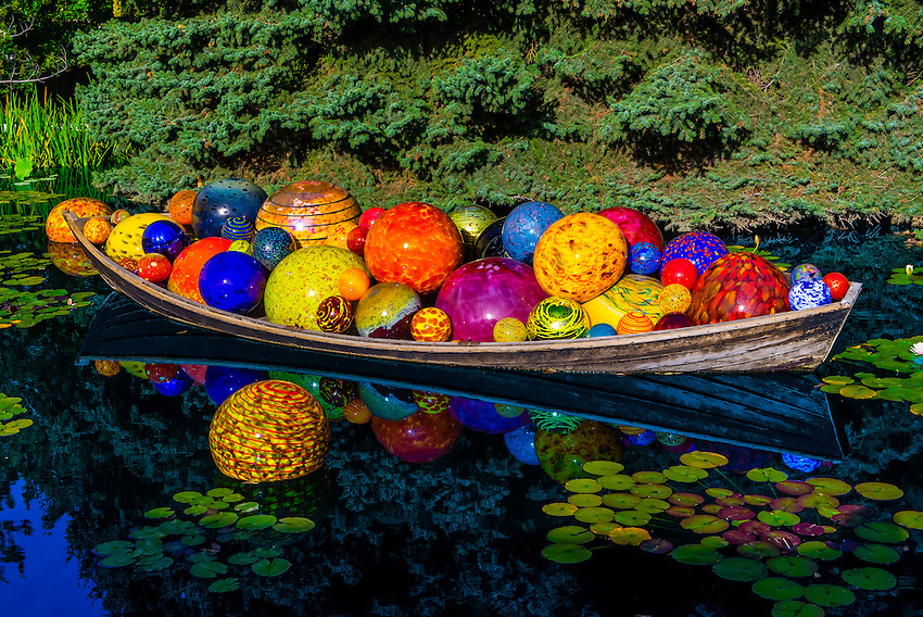 Solve Dale Chihuly Float Boat jigsaw puzzle online with 126 pieces