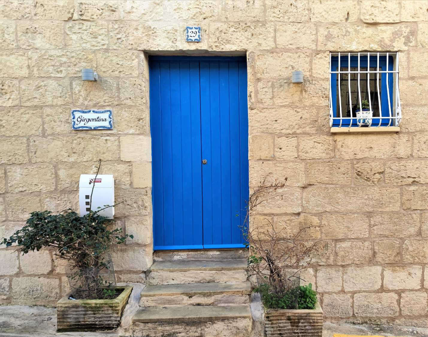 Solve Houses Of Rabat, Malta jigsaw puzzle online with 99 pieces