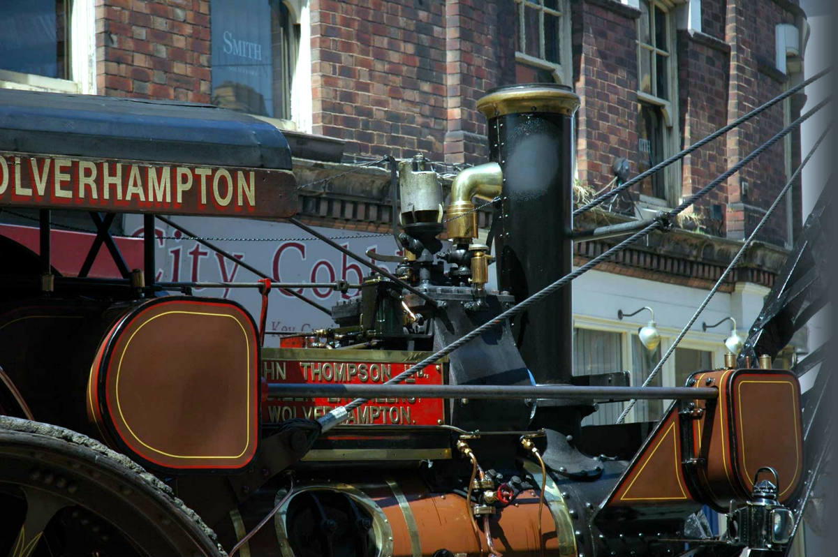 Solve Wolverhampton Wanderer jigsaw puzzle online with 96 pieces