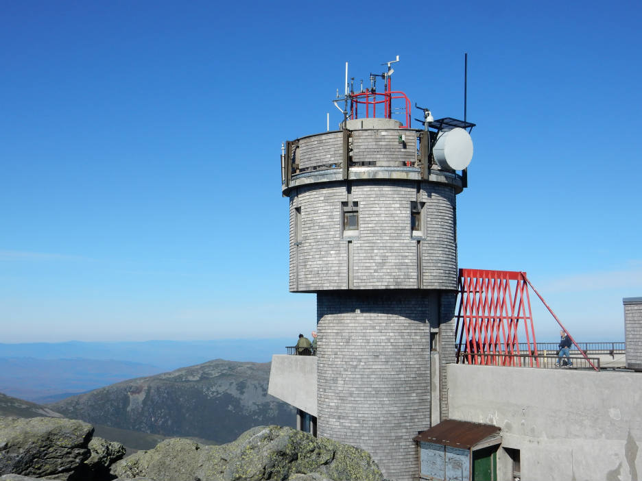 Solve Mount Washington Weather Observatory jigsaw puzzle online with 20
