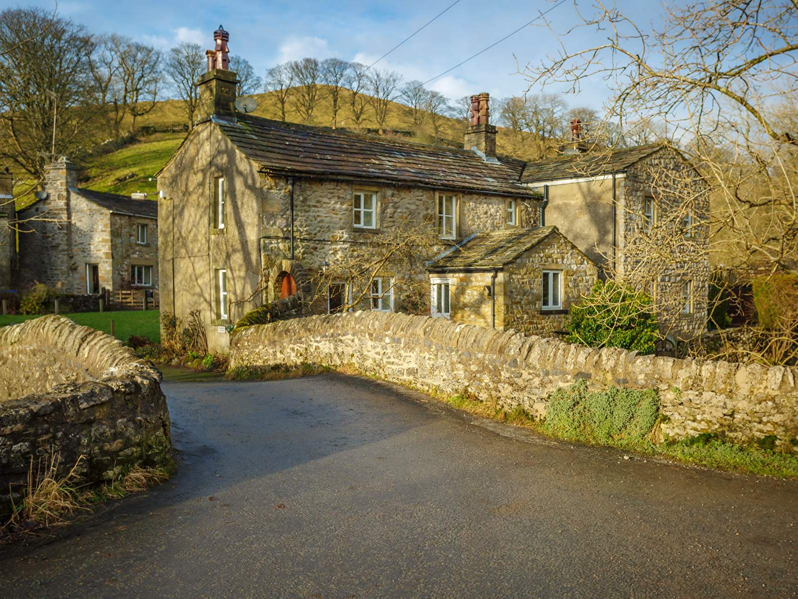 Solve England_Kettlewell jigsaw puzzle online with 221 pieces