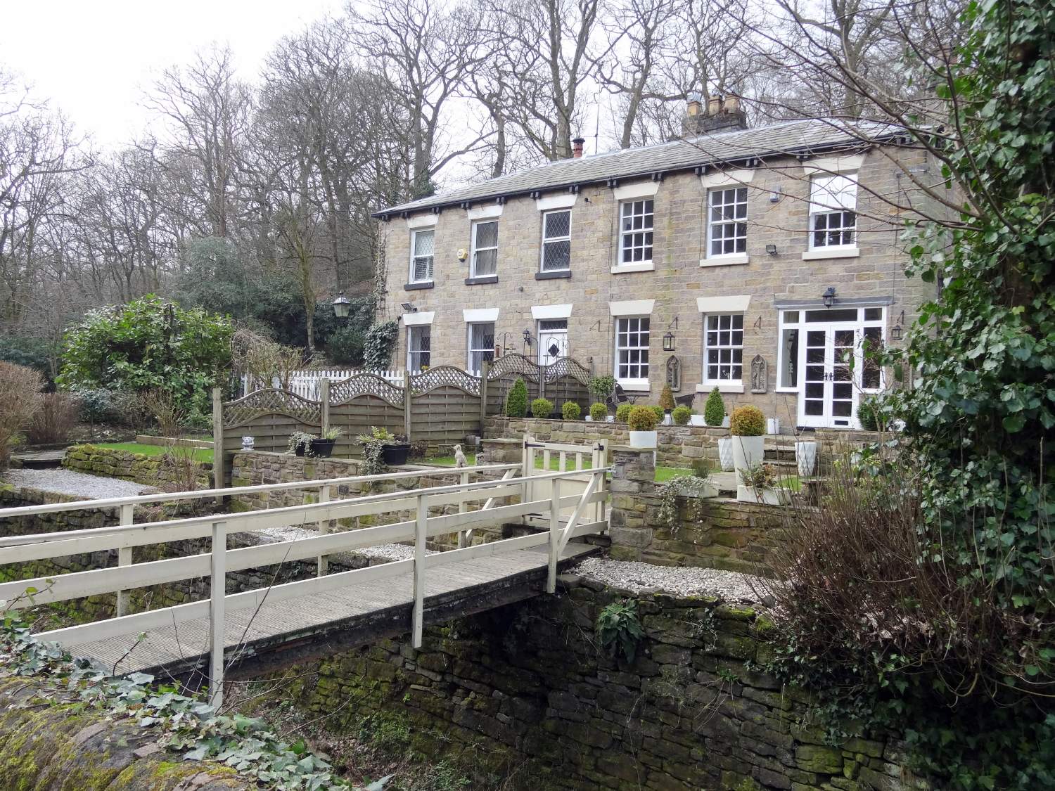 Solve Barrow Bridge, Bolton (4) jigsaw puzzle online with 48 pieces