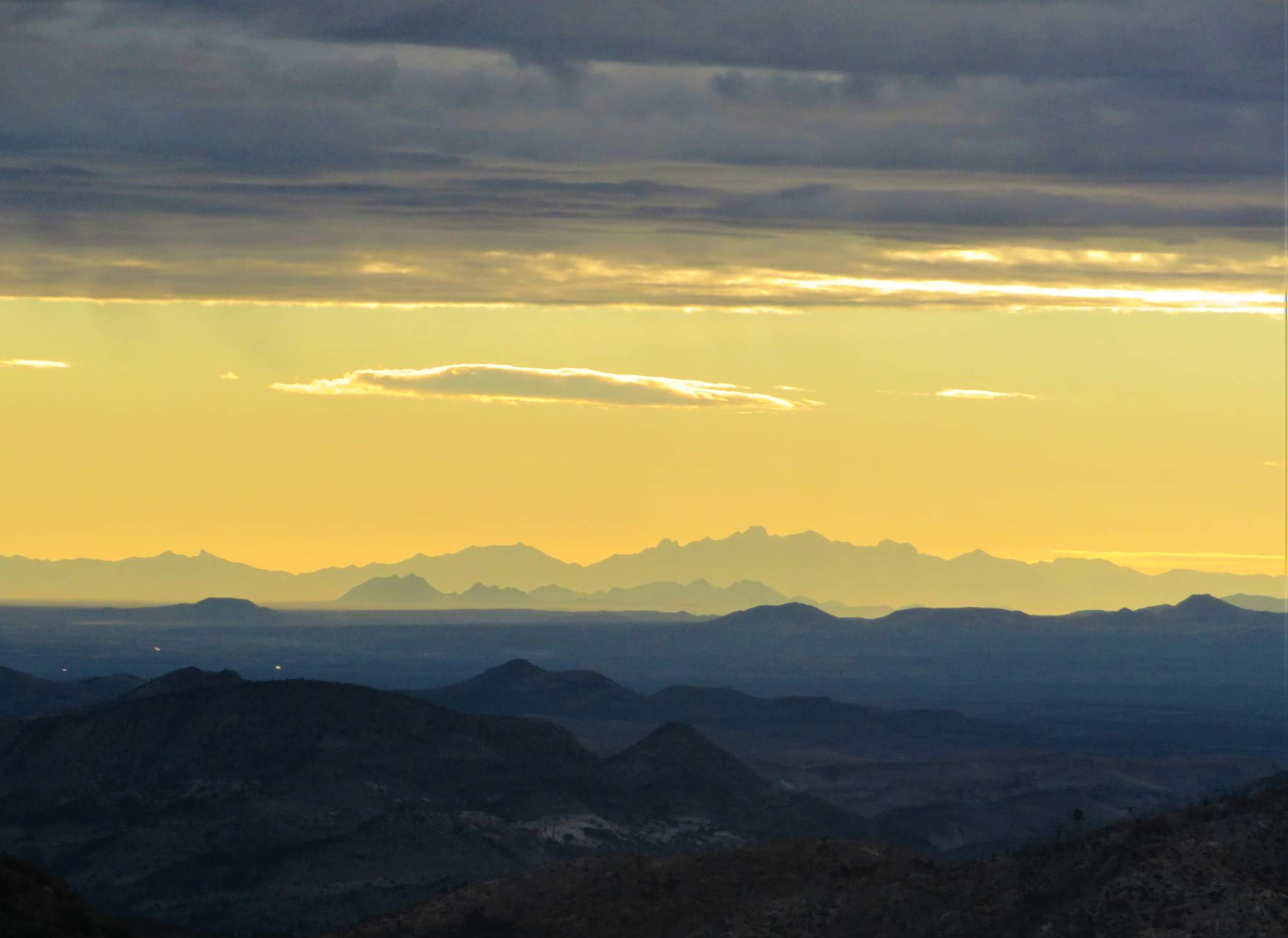 Solve New Mexico Mountains jigsaw puzzle online with 204 pieces